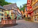 Historische Fachwerkhäuser in Monschau Altstadt.