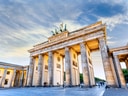 Brandenburger Tor bei Sonnenuntergang.