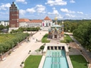 Blick auf Mathildenhöhe mit Kirche und Hochzeitsturm, Darmstadt.