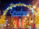 Weihnachtslichterbogen in Strassburgs Altstadt.