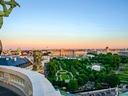 Panoramablick über Wien bei Sonnenuntergang.