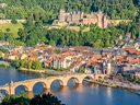 Blick auf Heidelberger Schloss, Altstadt und Karl-Theodor-Brücke.