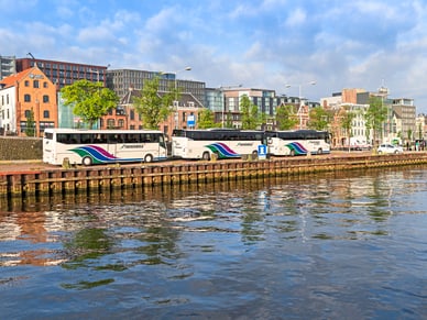 Drei Reisebusse von Twerenbold