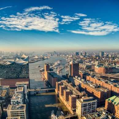 hamburg.jpg Luftaufnahme von Hamburg mit Elbphilharmonie und Hafen.