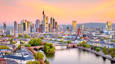 frankfurt.jpg Frankfurter Skyline bei Sonnenuntergang mit Main.