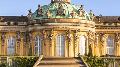 697625.jpg Treppenaufgang zum Schloss Sanssouci in Potsdam.