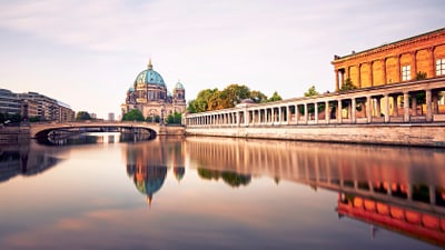 twerenbold_78771.jpg Berliner Dom und Fluss bei Sonnenuntergang.