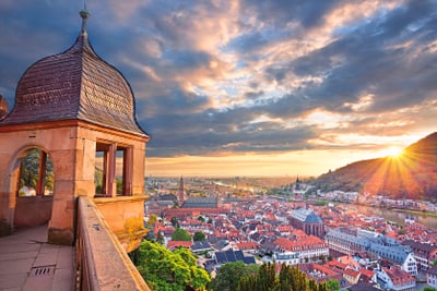 Panoramablick auf Heidelberg bei Sonnenuntergang.