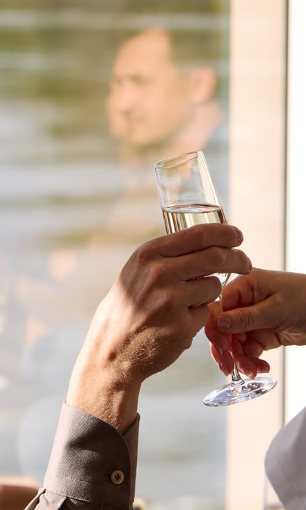 Champagner wird serviert