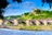 Historische Brücke und Festung über Fluss in Würzburg.