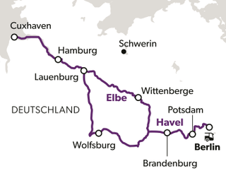 berlin-hamburg-berlin-hanseatisch-und-maritim-9.jpg Kartengrafik mit einer Linie von Cuxhaven über Hamburg nach Berlin, durch mehrere Städte.