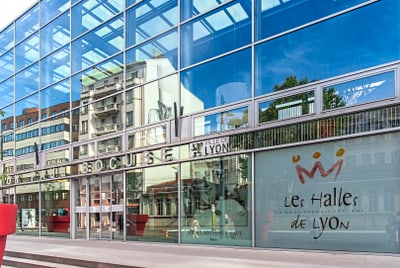 Glasfassade von Les Halles de Lyon Paul Bocuse.